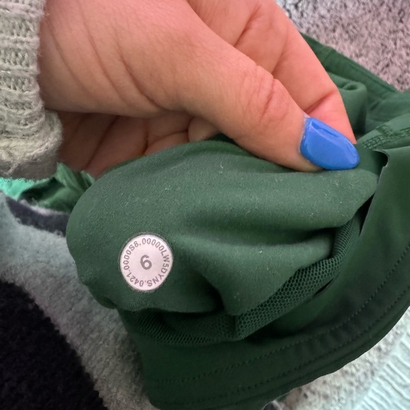 Lululemon size 6 leggings green color - Picture 5 of 5